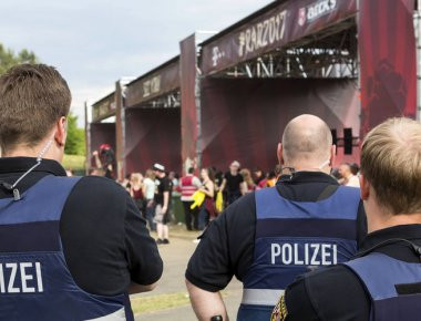 Συναγερμός στην Γερμανία: Εκκενώθηκε φεστιβάλ με 90.000 ανθρώπους! (φωτό, βίντεο)